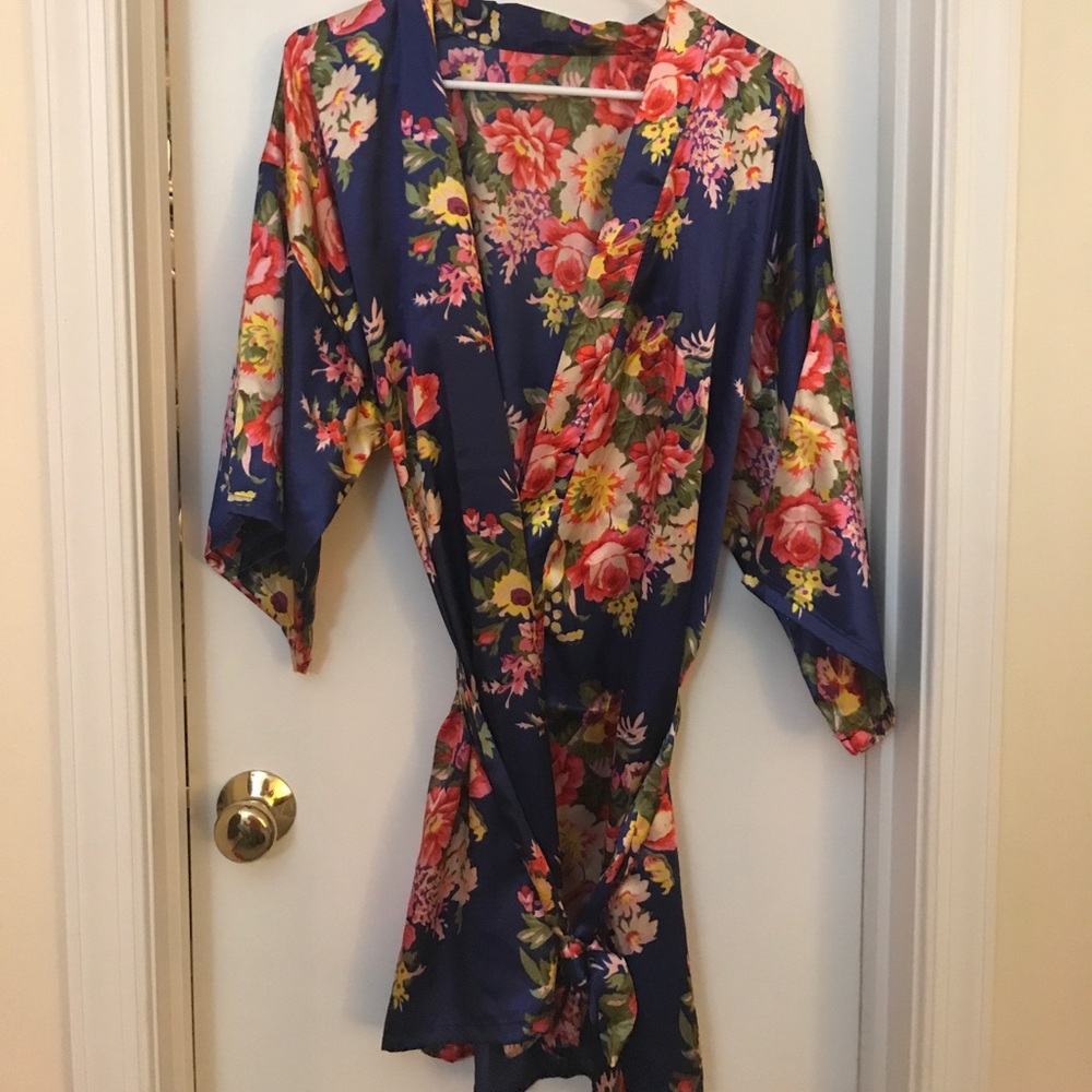 💐Beautiful satin floral robe 💐